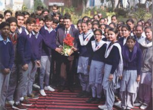 Students of Govt. School, Ghagga Welcomed the Chief Guest