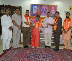 Welcome of Swami Ji along with President of Bhawalpur Sangh