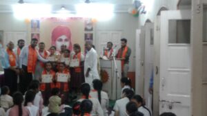 Appreciating the students with certificates & memento