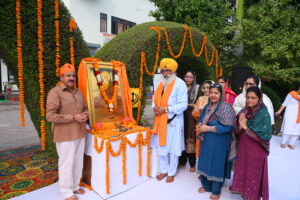 Offering Prayers to Shri Guru Nanak Dev Ji along with Baba Surjit Singh Ji (Gurudwara Garhi Sahib)